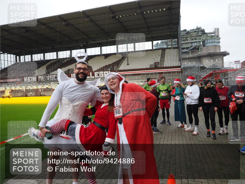 07.12.2025 - St. Pauli X-Mass-Run No. 15 Fabian Wolf http://msf.ph/oto/9424886 07.12.2025 12:09:45 Ziel 830, 835, 1494 meine-sportfotos.de