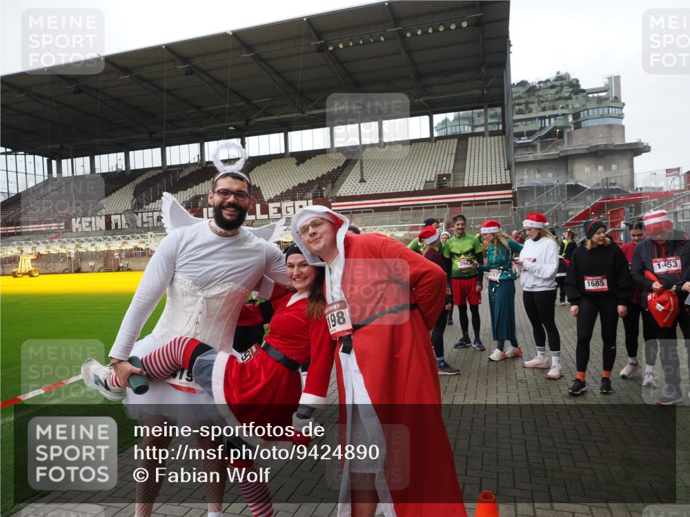 07.12.2025 - St. Pauli X-Mass-Run No. 15 Fabian Wolf http://msf.ph/oto/9424890 07.12.2025 12:09:46 Ziel 830, 835, 1494 meine-sportfotos.de
