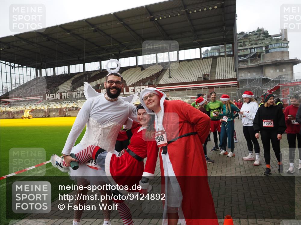 07.12.2025 - St. Pauli X-Mass-Run No. 15 Fabian Wolf http://msf.ph/oto/9424892 07.12.2025 12:09:46 Ziel 830, 835, 1494 meine-sportfotos.de