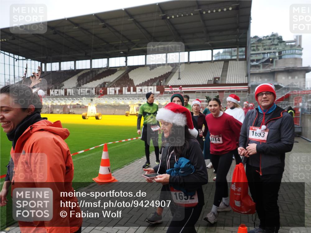 07.12.2025 - St. Pauli X-Mass-Run No. 15 Fabian Wolf http://msf.ph/oto/9424907 07.12.2025 12:09:54 Ziel 830, 835, 1494, 3462, 3744, 3746, 3760 meine-sportfotos.de