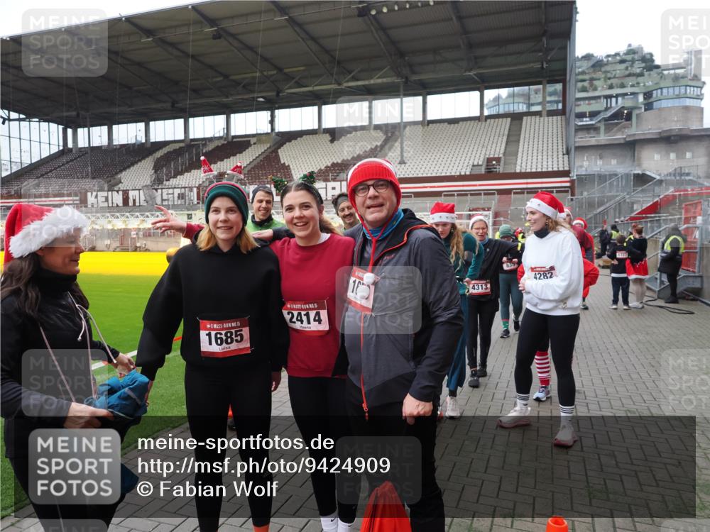 07.12.2025 - St. Pauli X-Mass-Run No. 15 Fabian Wolf http://msf.ph/oto/9424909 07.12.2025 12:09:57 Ziel 830, 835, 1494, 3462, 3744, 3746, 3760 meine-sportfotos.de