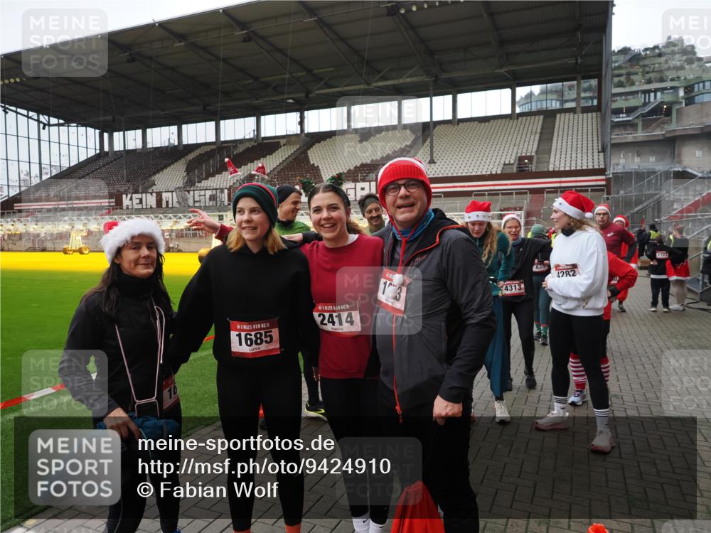 07.12.2025 - St. Pauli X-Mass-Run No. 15 Fabian Wolf http://msf.ph/oto/9424910 07.12.2025 12:09:57 Ziel 830, 835, 1494, 3462, 3744, 3746, 3760 meine-sportfotos.de