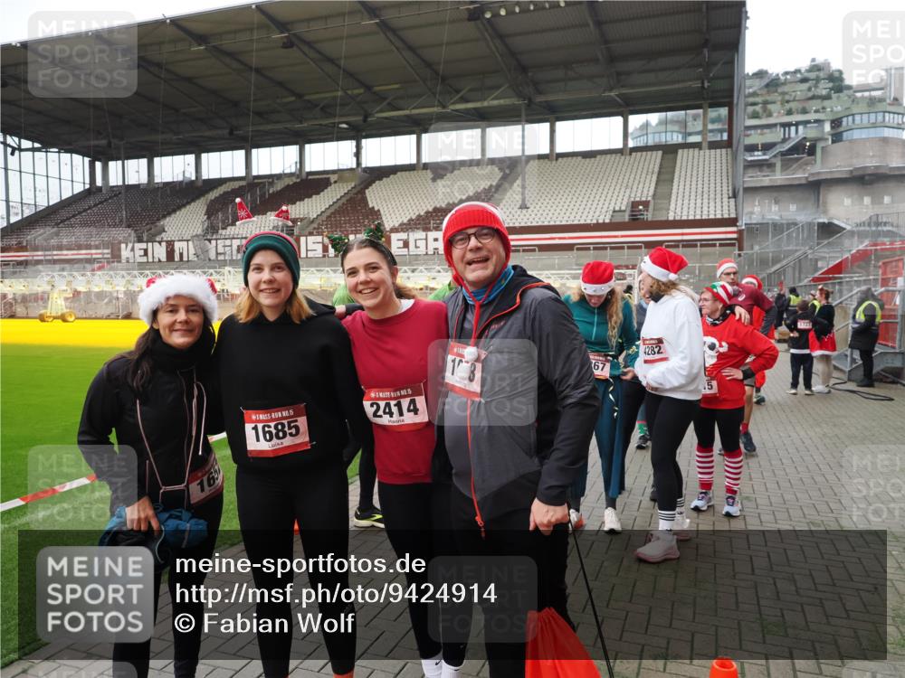07.12.2025 - St. Pauli X-Mass-Run No. 15 Fabian Wolf http://msf.ph/oto/9424914 07.12.2025 12:09:58 Ziel 830, 835, 3462, 3744, 3746, 3760 meine-sportfotos.de