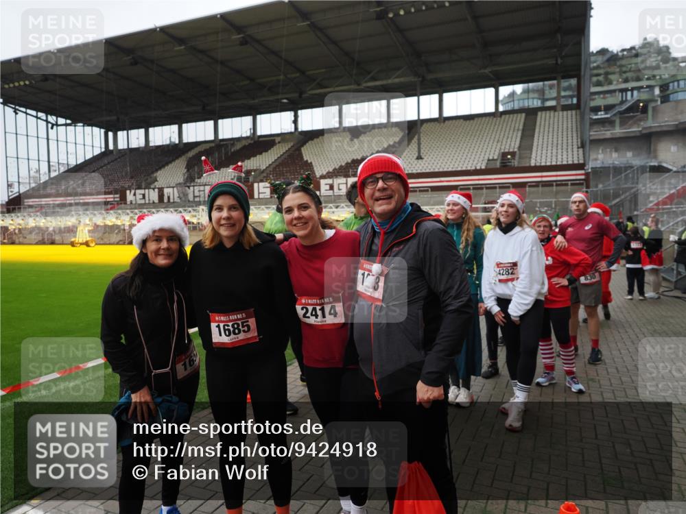 07.12.2025 - St. Pauli X-Mass-Run No. 15 Fabian Wolf http://msf.ph/oto/9424918 07.12.2025 12:10:00 Ziel 830, 835, 3462, 3744, 3746, 3760 meine-sportfotos.de