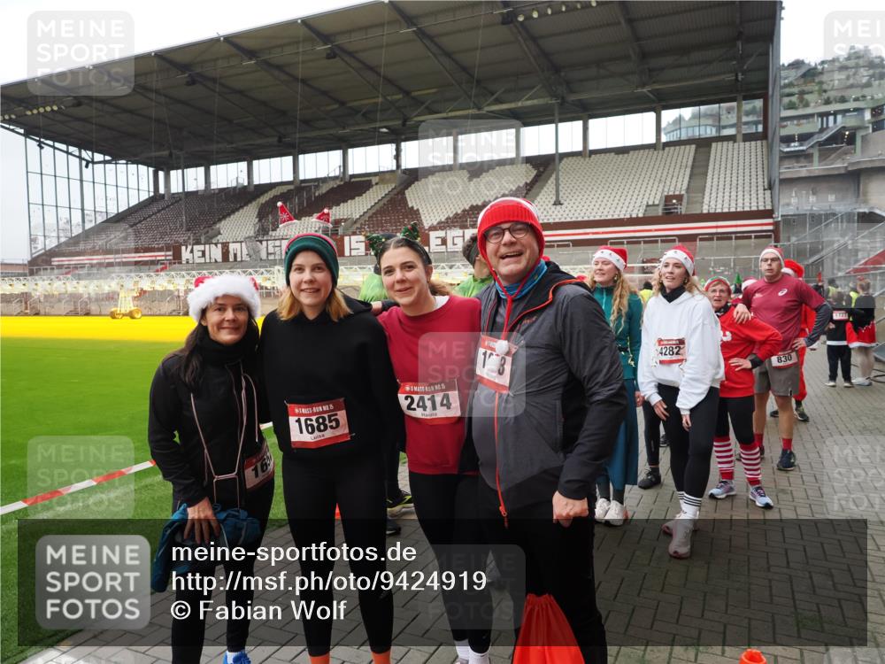 07.12.2025 - St. Pauli X-Mass-Run No. 15 Fabian Wolf http://msf.ph/oto/9424919 07.12.2025 12:10:00 Ziel 830, 835, 3462, 3744, 3746, 3760 meine-sportfotos.de