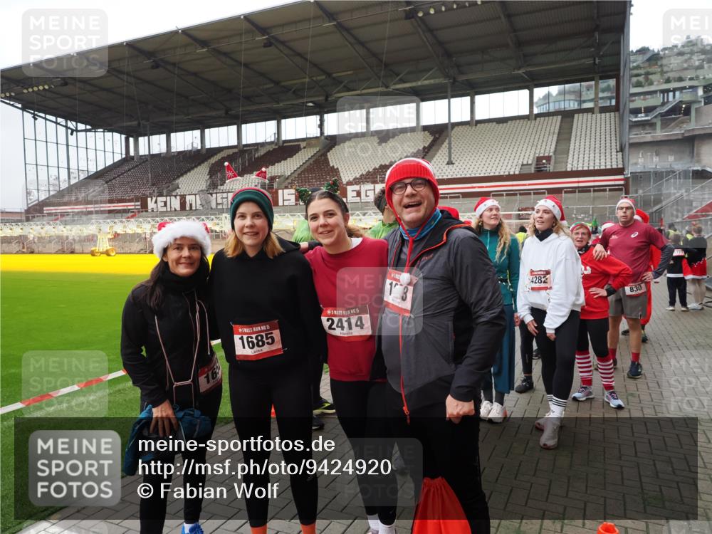 07.12.2025 - St. Pauli X-Mass-Run No. 15 Fabian Wolf http://msf.ph/oto/9424920 07.12.2025 12:10:01 Ziel 830, 835, 3462, 3744, 3746, 3760 meine-sportfotos.de