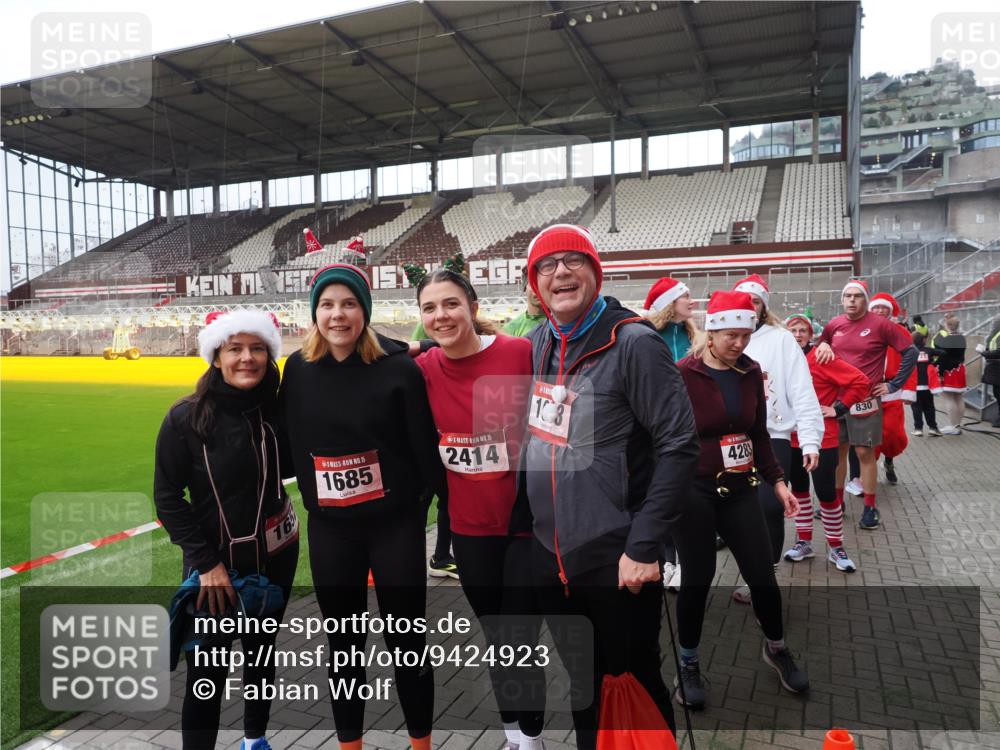 07.12.2025 - St. Pauli X-Mass-Run No. 15 Fabian Wolf http://msf.ph/oto/9424923 07.12.2025 12:10:02 Ziel 830, 835, 3462, 3744, 3746, 3760 meine-sportfotos.de