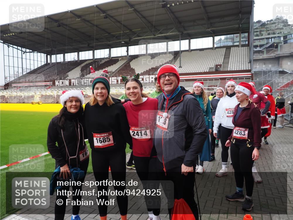 07.12.2025 - St. Pauli X-Mass-Run No. 15 Fabian Wolf http://msf.ph/oto/9424925 07.12.2025 12:10:02 Ziel 830, 835, 3462, 3744, 3746, 3760 meine-sportfotos.de