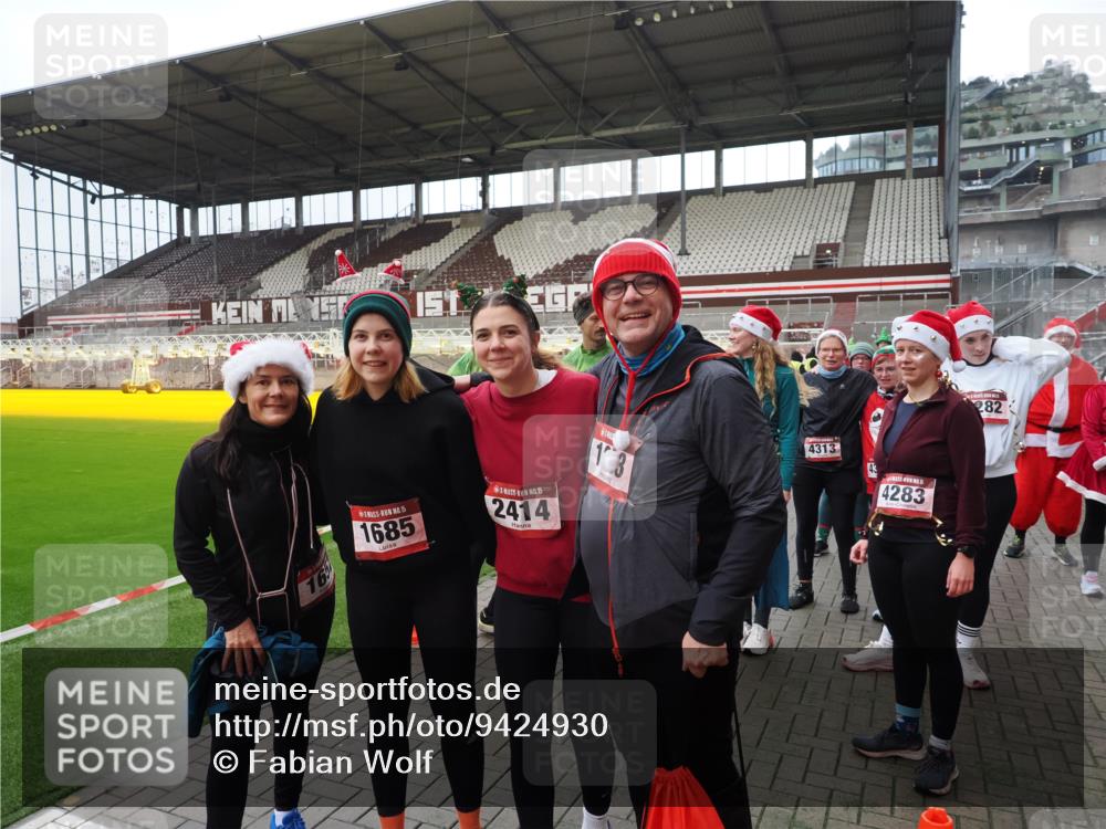 07.12.2025 - St. Pauli X-Mass-Run No. 15 Fabian Wolf http://msf.ph/oto/9424930 07.12.2025 12:10:04 Ziel 3462, 3744, 3746, 3760 meine-sportfotos.de