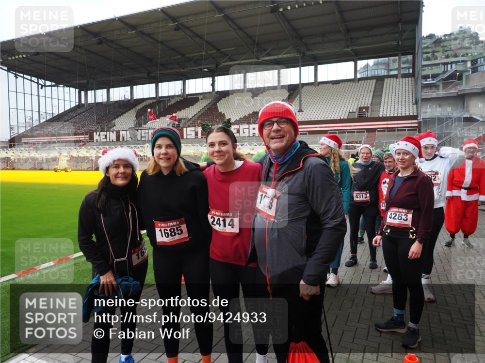 07.12.2025 - St. Pauli X-Mass-Run No. 15 Fabian Wolf http://msf.ph/oto/9424933 07.12.2025 12:10:05 Ziel 3374, 3376, 3462, 3744, 3746, 3760 meine-sportfotos.de