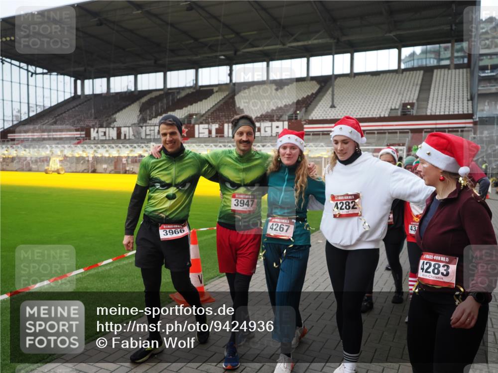 07.12.2025 - St. Pauli X-Mass-Run No. 15 Fabian Wolf http://msf.ph/oto/9424936 07.12.2025 12:10:09 Ziel 3374, 3375, 3376, 3462, 3760 meine-sportfotos.de