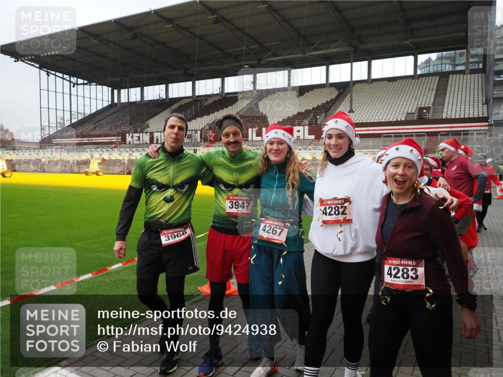 07.12.2025 - St. Pauli X-Mass-Run No. 15 Fabian Wolf http://msf.ph/oto/9424938 07.12.2025 12:10:09 Ziel 3374, 3375, 3376, 3462, 3760 meine-sportfotos.de
