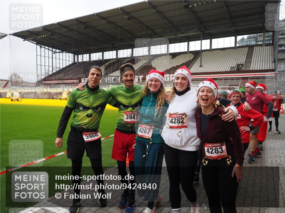 07.12.2025 - St. Pauli X-Mass-Run No. 15 Fabian Wolf http://msf.ph/oto/9424940 07.12.2025 12:10:10 Ziel 3374, 3375, 3376, 3462, 3760 meine-sportfotos.de
