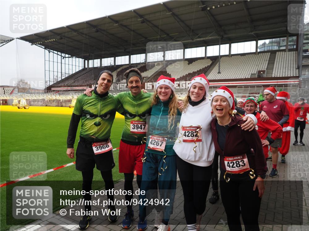 07.12.2025 - St. Pauli X-Mass-Run No. 15 Fabian Wolf http://msf.ph/oto/9424942 07.12.2025 12:10:10 Ziel 3374, 3375, 3376, 3462, 3760 meine-sportfotos.de
