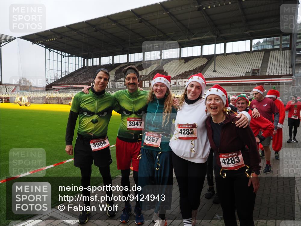 07.12.2025 - St. Pauli X-Mass-Run No. 15 Fabian Wolf http://msf.ph/oto/9424943 07.12.2025 12:10:10 Ziel 3374, 3375, 3376, 3462, 3760 meine-sportfotos.de