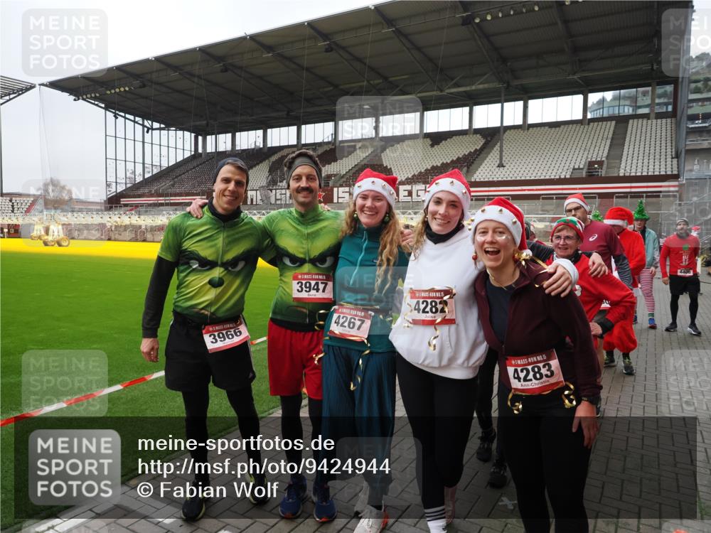 07.12.2025 - St. Pauli X-Mass-Run No. 15 Fabian Wolf http://msf.ph/oto/9424944 07.12.2025 12:10:11 Ziel 3374, 3375, 3376, 3462, 3760 meine-sportfotos.de