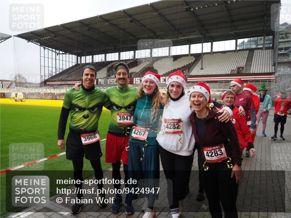 07.12.2025 - St. Pauli X-Mass-Run No. 15 Fabian Wolf http://msf.ph/oto/9424947 07.12.2025 12:10:12 Ziel 3374, 3375, 3376, 3760 meine-sportfotos.de