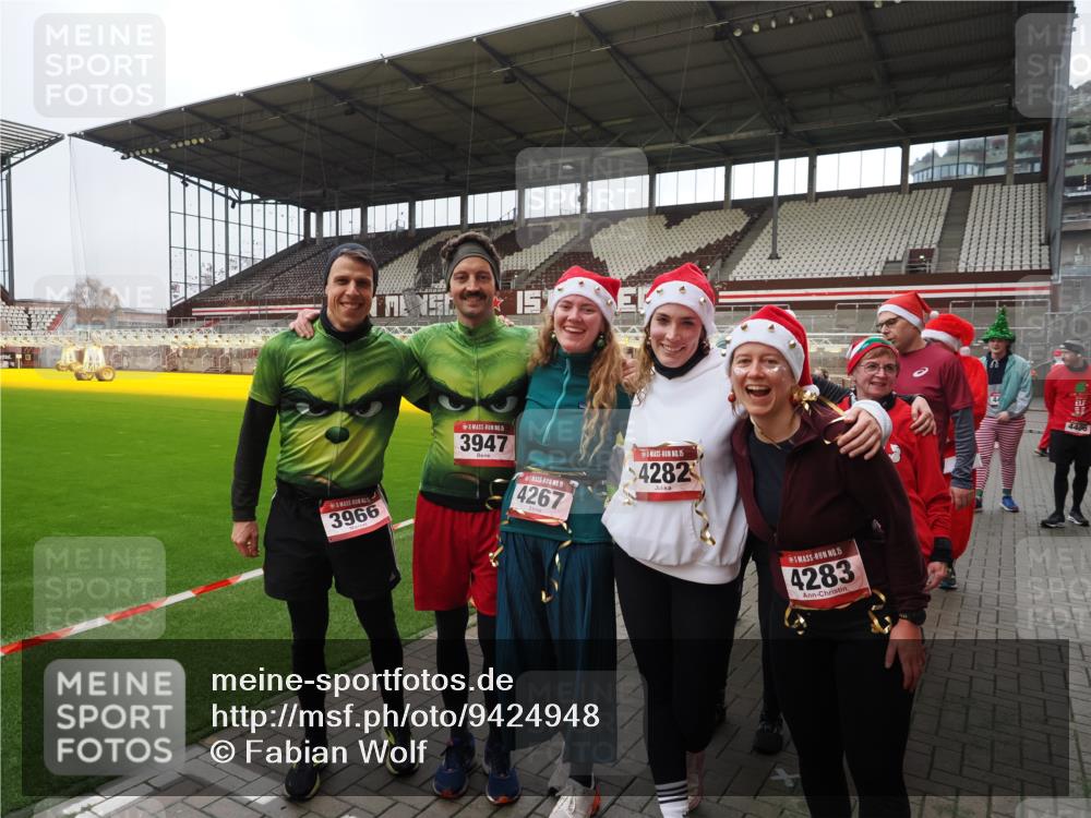 07.12.2025 - St. Pauli X-Mass-Run No. 15 Fabian Wolf http://msf.ph/oto/9424948 07.12.2025 12:10:12 Ziel 3374, 3375, 3376, 3760 meine-sportfotos.de