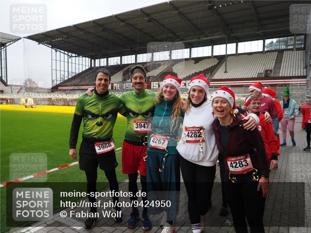 07.12.2025 - St. Pauli X-Mass-Run No. 15 Fabian Wolf http://msf.ph/oto/9424950 07.12.2025 12:10:12 Ziel 3374, 3375, 3376, 3760 meine-sportfotos.de
