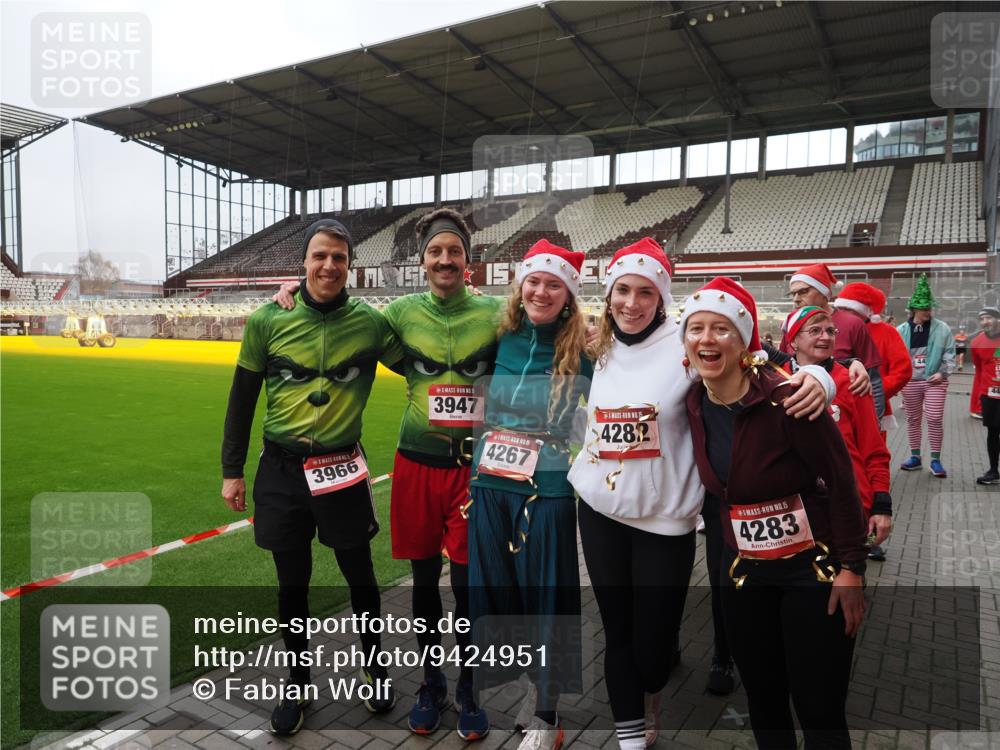07.12.2025 - St. Pauli X-Mass-Run No. 15 Fabian Wolf http://msf.ph/oto/9424951 07.12.2025 12:10:13 Ziel 3374, 3375, 3376, 3760 meine-sportfotos.de
