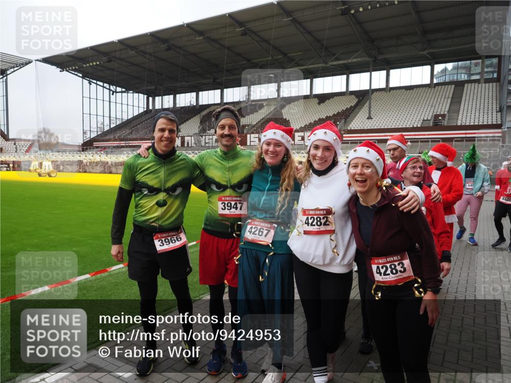 07.12.2025 - St. Pauli X-Mass-Run No. 15 Fabian Wolf http://msf.ph/oto/9424953 07.12.2025 12:10:13 Ziel 3374, 3375, 3376, 3760 meine-sportfotos.de