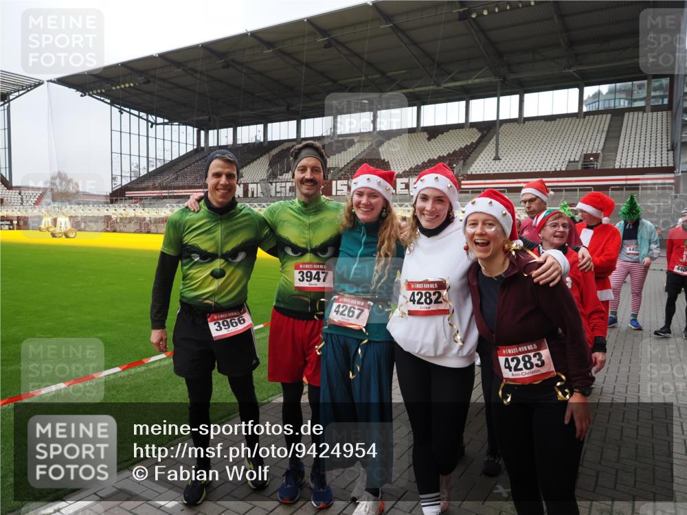 07.12.2025 - St. Pauli X-Mass-Run No. 15 Fabian Wolf http://msf.ph/oto/9424954 07.12.2025 12:10:13 Ziel 3374, 3375, 3376, 3760 meine-sportfotos.de