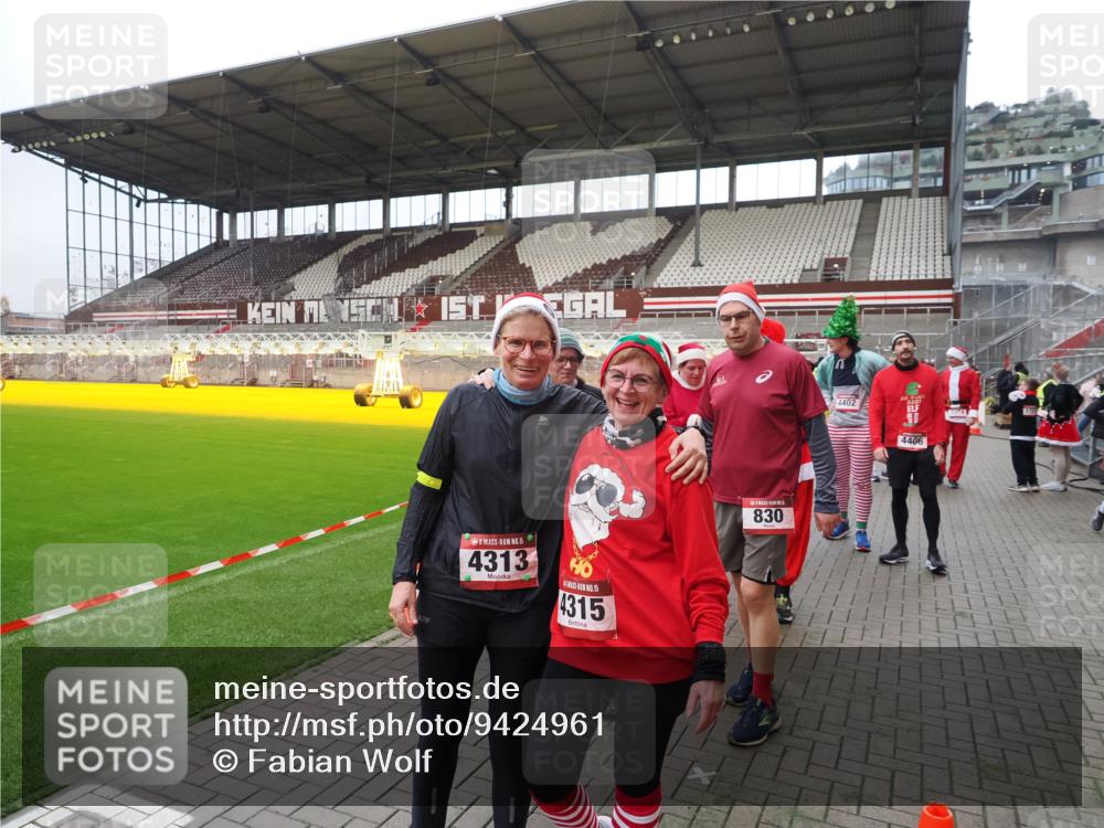 07.12.2025 - St. Pauli X-Mass-Run No. 15 Fabian Wolf http://msf.ph/oto/9424961 07.12.2025 12:10:17 Ziel 1036, 1037, 3374, 3375, 3376 meine-sportfotos.de