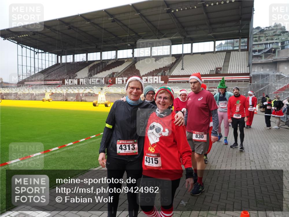 07.12.2025 - St. Pauli X-Mass-Run No. 15 Fabian Wolf http://msf.ph/oto/9424962 07.12.2025 12:10:18 Ziel 1036, 1037, 3374, 3375, 3376 meine-sportfotos.de