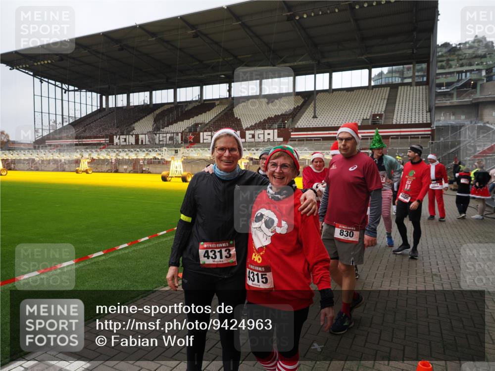 07.12.2025 - St. Pauli X-Mass-Run No. 15 Fabian Wolf http://msf.ph/oto/9424963 07.12.2025 12:10:18 Ziel 1036, 1037, 3374, 3375, 3376 meine-sportfotos.de