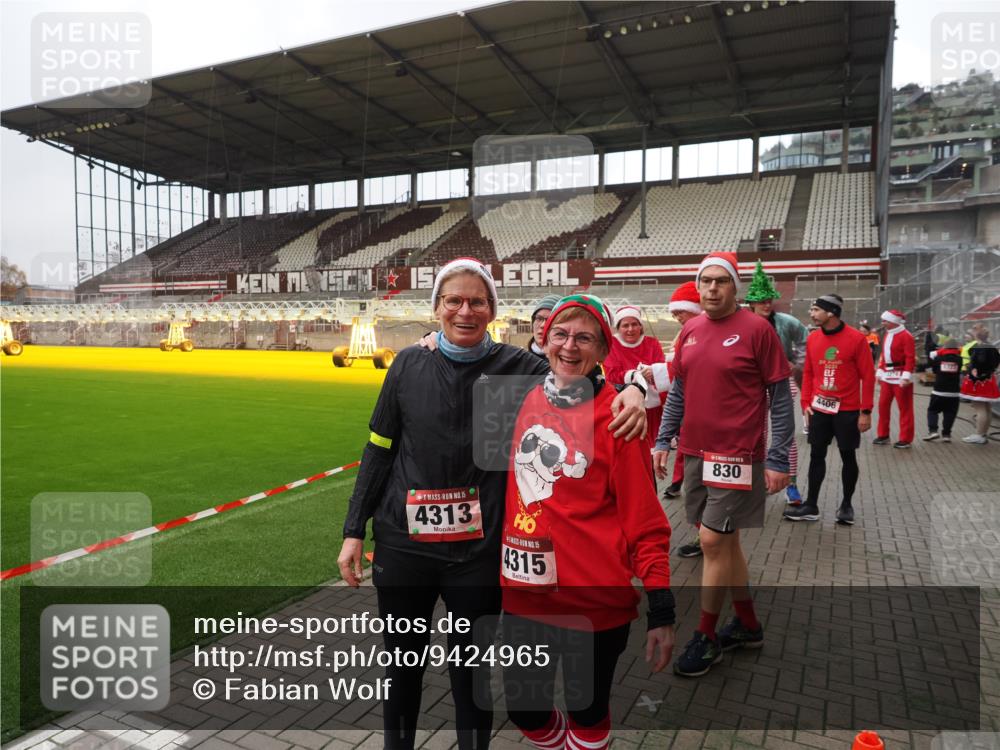 07.12.2025 - St. Pauli X-Mass-Run No. 15 Fabian Wolf http://msf.ph/oto/9424965 07.12.2025 12:10:19 Ziel 1036, 1037, 3374, 3375, 3376 meine-sportfotos.de