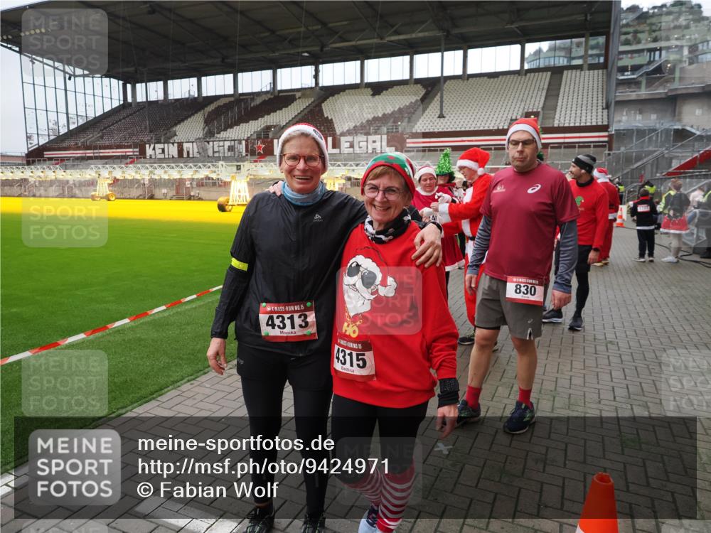 07.12.2025 - St. Pauli X-Mass-Run No. 15 Fabian Wolf http://msf.ph/oto/9424971 07.12.2025 12:10:21 Ziel 1036, 1037, 3374, 3375, 3376 meine-sportfotos.de