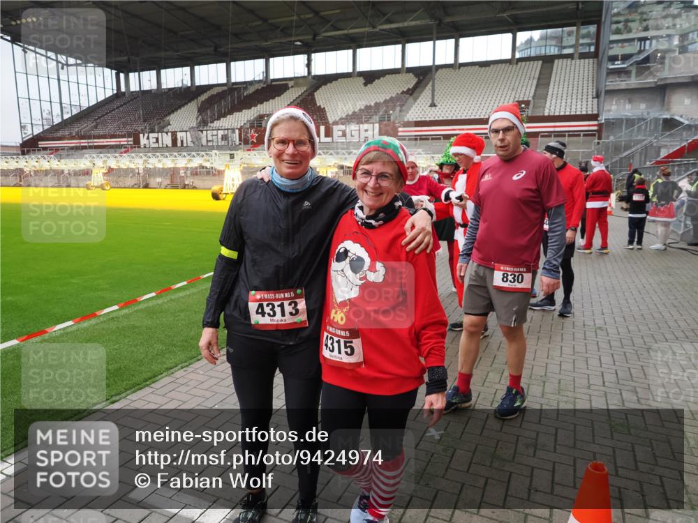 07.12.2025 - St. Pauli X-Mass-Run No. 15 Fabian Wolf http://msf.ph/oto/9424974 07.12.2025 12:10:21 Ziel 1036, 1037, 3374, 3375, 3376 meine-sportfotos.de