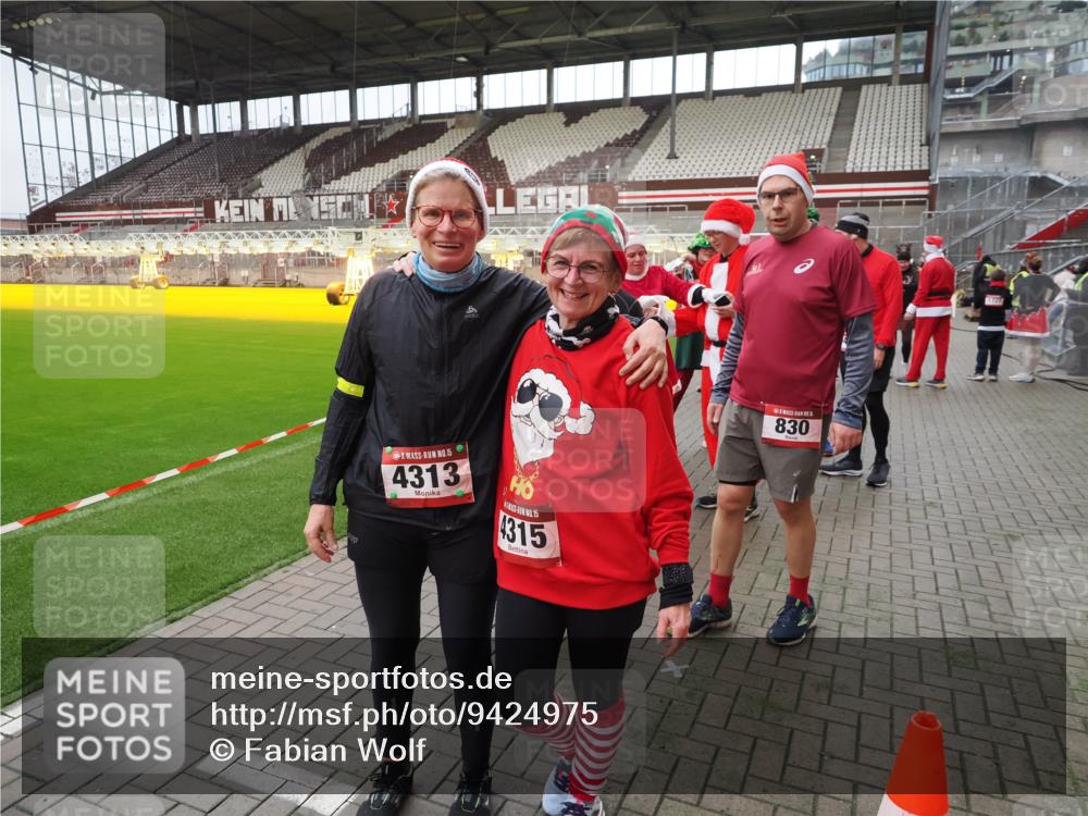 07.12.2025 - St. Pauli X-Mass-Run No. 15 Fabian Wolf http://msf.ph/oto/9424975 07.12.2025 12:10:22 Ziel 1036, 1037, 3374, 3375, 3376, 4833 meine-sportfotos.de
