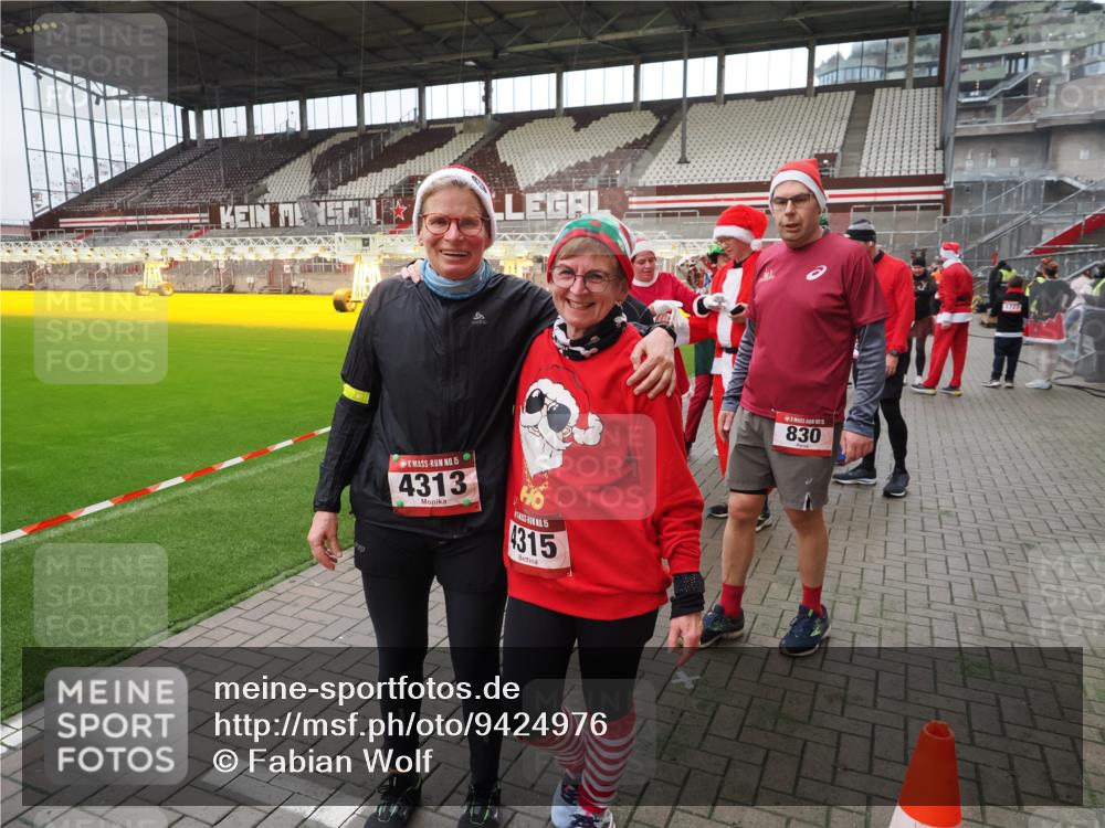 07.12.2025 - St. Pauli X-Mass-Run No. 15 Fabian Wolf http://msf.ph/oto/9424976 07.12.2025 12:10:22 Ziel 1036, 1037, 3374, 3375, 3376, 4833 meine-sportfotos.de