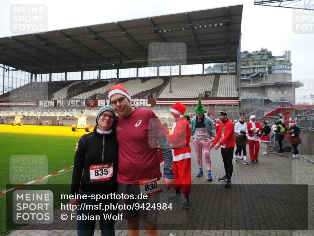 07.12.2025 - St. Pauli X-Mass-Run No. 15 Fabian Wolf http://msf.ph/oto/9424984 07.12.2025 12:10:27 Ziel 1036, 1037, 1728, 1731, 3701, 3840, 3841, 4745, 4826, 4827, 4833, 4834 meine-sportfotos.de