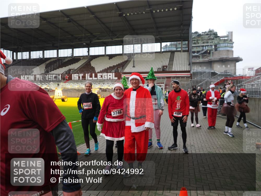 07.12.2025 - St. Pauli X-Mass-Run No. 15 Fabian Wolf http://msf.ph/oto/9424992 07.12.2025 12:10:31 Ziel 1036, 1037, 1450, 1728, 1731, 3701, 3840, 3841, 4257, 4259, 4262, 4280, 4281, 4745, 4826, 4827, 4833, 4834, 4836 meine-sportfotos.de