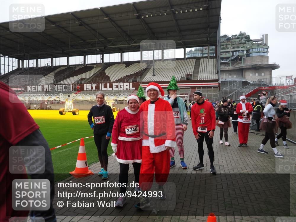 07.12.2025 - St. Pauli X-Mass-Run No. 15 Fabian Wolf http://msf.ph/oto/9424993 07.12.2025 12:10:31 Ziel 1036, 1037, 1450, 1728, 1731, 3701, 3840, 3841, 4257, 4259, 4262, 4280, 4281, 4745, 4826, 4827, 4833, 4834, 4836 meine-sportfotos.de