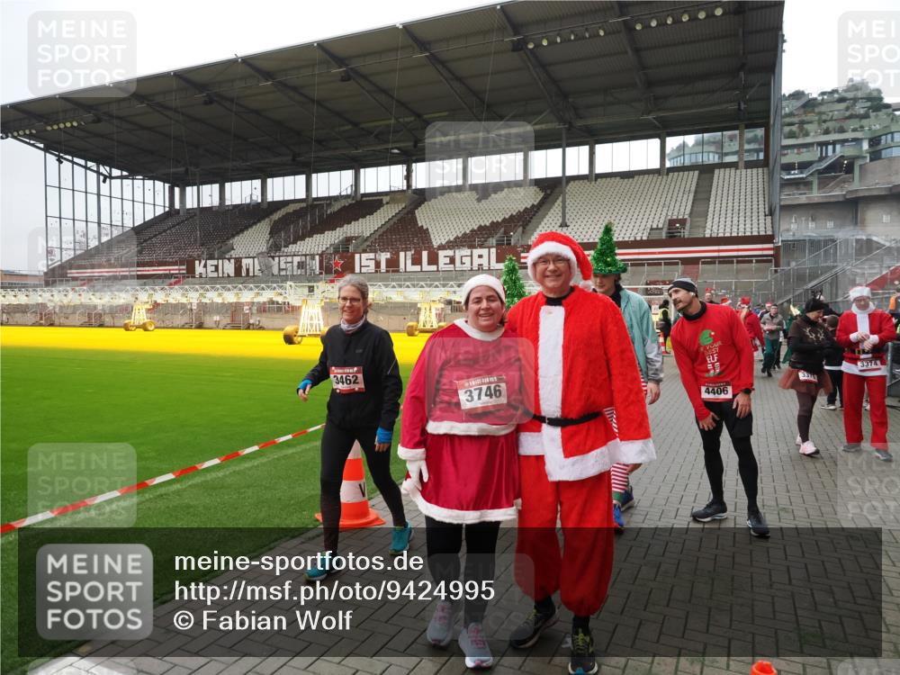 07.12.2025 - St. Pauli X-Mass-Run No. 15 Fabian Wolf http://msf.ph/oto/9424995 07.12.2025 12:10:32 Ziel 1036, 1037, 1450, 1728, 1731, 3701, 3840, 3841, 4257, 4259, 4262, 4280, 4281, 4745, 4826, 4827, 4831, 4833, 4834, 4836 meine-sportfotos.de