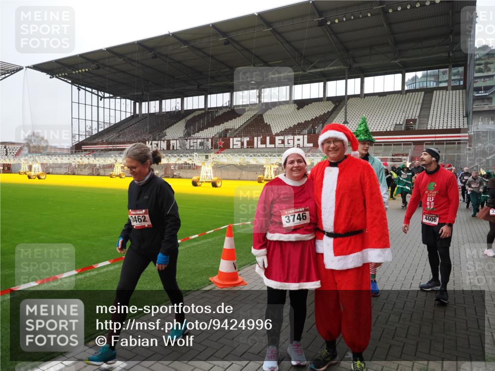 07.12.2025 - St. Pauli X-Mass-Run No. 15 Fabian Wolf http://msf.ph/oto/9424996 07.12.2025 12:10:33 Ziel 208, 223, 1036, 1037, 1450, 1728, 1731, 3701, 3840, 3841, 4257, 4259, 4262, 4280, 4281, 4745, 4826, 4827, 4831, 4833, 4834, 4836 meine-sportfotos.de
