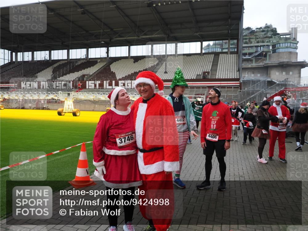 07.12.2025 - St. Pauli X-Mass-Run No. 15 Fabian Wolf http://msf.ph/oto/9424998 07.12.2025 12:10:34 Ziel 208, 223, 224, 1036, 1037, 1450, 1728, 1731, 1845, 3701, 3840, 3841, 4257, 4259, 4262, 4280, 4281, 4745, 4826, 4827, 4831, 4833, 4834, 4836 meine-sportfotos.de