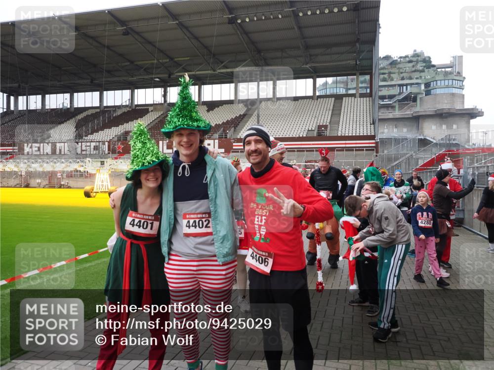 07.12.2025 - St. Pauli X-Mass-Run No. 15 Fabian Wolf http://msf.ph/oto/9425029 07.12.2025 12:10:44 Ziel 208, 223, 224, 1450, 1728, 1731, 1845, 3701, 3840, 3841, 4257, 4259, 4262, 4280, 4281, 4826, 4827, 4831, 4836 meine-sportfotos.de