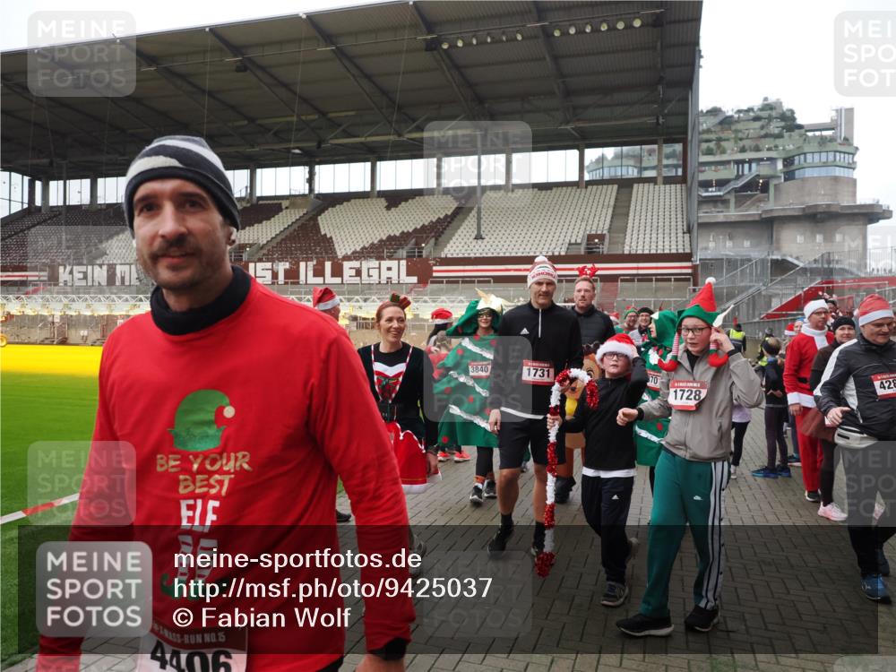 07.12.2025 - St. Pauli X-Mass-Run No. 15 Fabian Wolf http://msf.ph/oto/9425037 07.12.2025 12:10:48 Ziel 208, 223, 224, 1450, 1845, 4257, 4259, 4262, 4280, 4281, 4831, 4836 meine-sportfotos.de