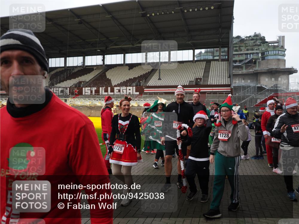 07.12.2025 - St. Pauli X-Mass-Run No. 15 Fabian Wolf http://msf.ph/oto/9425038 07.12.2025 12:10:48 Ziel 208, 223, 224, 1450, 1845, 4257, 4259, 4262, 4280, 4281, 4831, 4836 meine-sportfotos.de