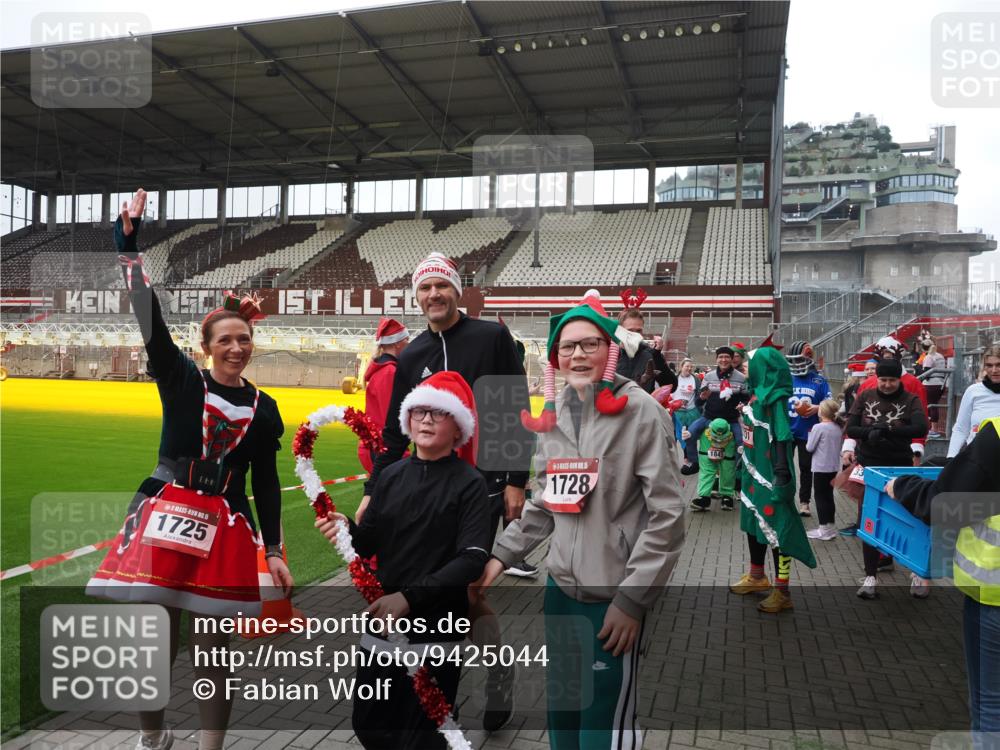 07.12.2025 - St. Pauli X-Mass-Run No. 15 Fabian Wolf http://msf.ph/oto/9425044 07.12.2025 12:10:50 Ziel 208, 223, 224, 1845, 4257, 4280, 4281, 4831 meine-sportfotos.de