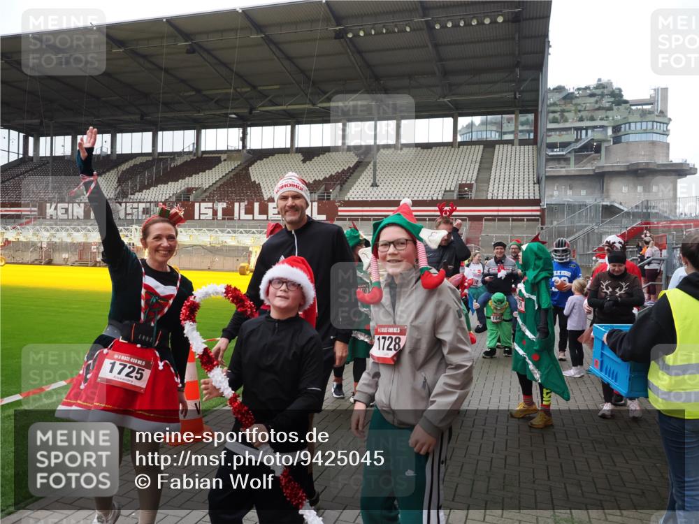 07.12.2025 - St. Pauli X-Mass-Run No. 15 Fabian Wolf http://msf.ph/oto/9425045 07.12.2025 12:10:50 Ziel 208, 223, 224, 1845, 4257, 4280, 4281, 4831 meine-sportfotos.de