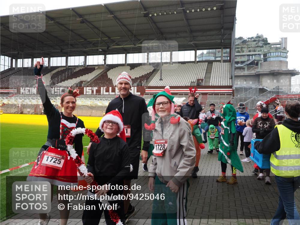 07.12.2025 - St. Pauli X-Mass-Run No. 15 Fabian Wolf http://msf.ph/oto/9425046 07.12.2025 12:10:50 Ziel 208, 223, 224, 1845, 4257, 4280, 4281, 4831 meine-sportfotos.de