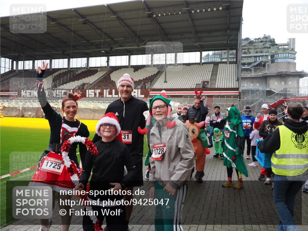 07.12.2025 - St. Pauli X-Mass-Run No. 15 Fabian Wolf http://msf.ph/oto/9425047 07.12.2025 12:10:51 Ziel 208, 223, 224, 1780, 1845, 4257, 4831 meine-sportfotos.de