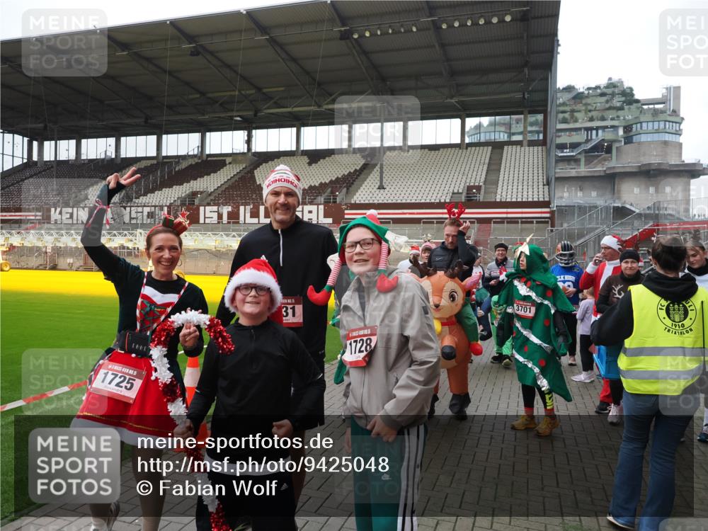 07.12.2025 - St. Pauli X-Mass-Run No. 15 Fabian Wolf http://msf.ph/oto/9425048 07.12.2025 12:10:51 Ziel 208, 223, 224, 1780, 1845, 4257, 4831 meine-sportfotos.de