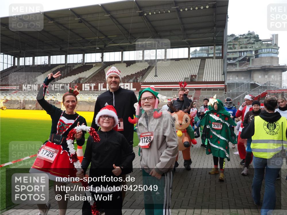 07.12.2025 - St. Pauli X-Mass-Run No. 15 Fabian Wolf http://msf.ph/oto/9425049 07.12.2025 12:10:51 Ziel 208, 223, 224, 1780, 1845, 4257, 4831 meine-sportfotos.de