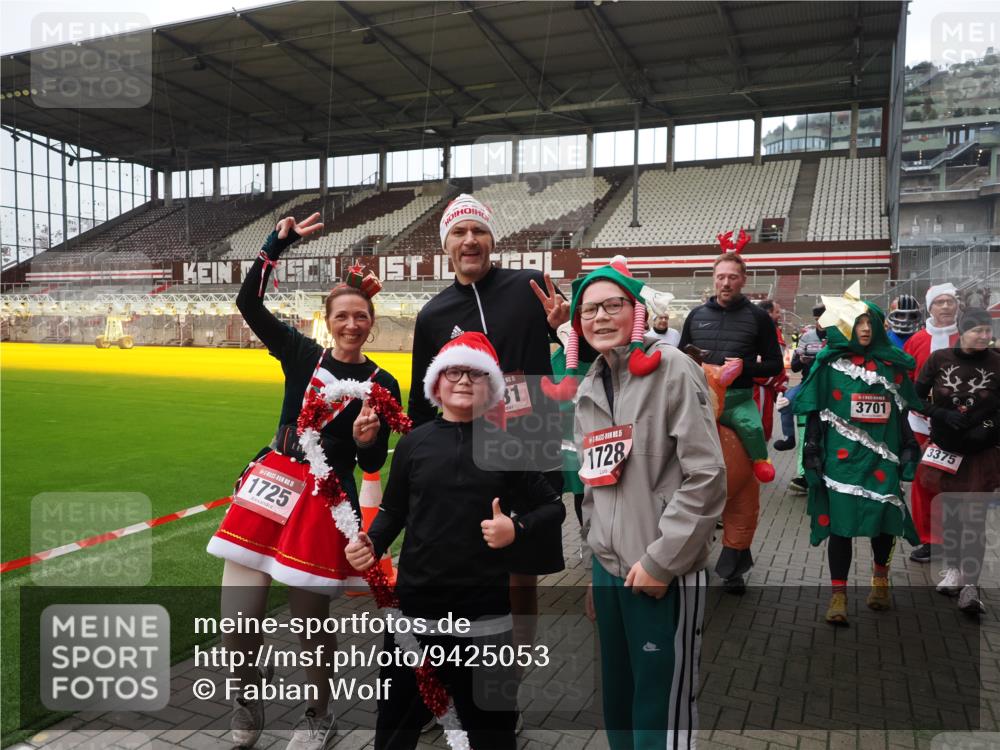 07.12.2025 - St. Pauli X-Mass-Run No. 15 Fabian Wolf http://msf.ph/oto/9425053 07.12.2025 12:10:52 Ziel 208, 223, 224, 1780, 1845, 4831 meine-sportfotos.de